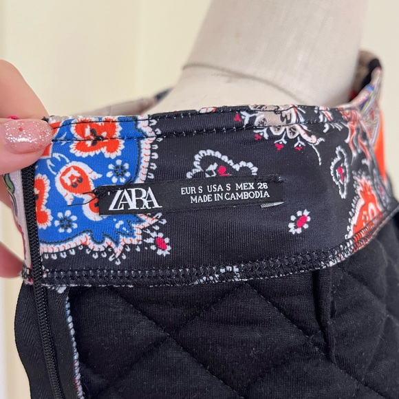 Zara| Vibrant quilted mini skirt featuring a paisley patchwork design. - Picture 11 of 11